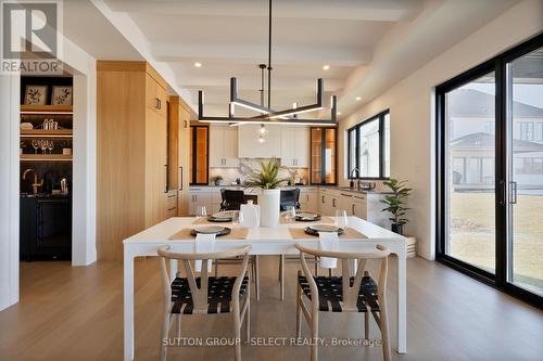 588 Creekview Chase, London North (North R), ON - Indoor Photo Showing Dining Room
