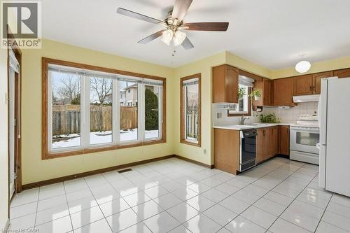 639 Rexford Drive, Hamilton, ON - Indoor Photo Showing Kitchen