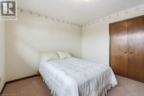 639 Rexford Drive, Hamilton, ON - Indoor Photo Showing Bedroom