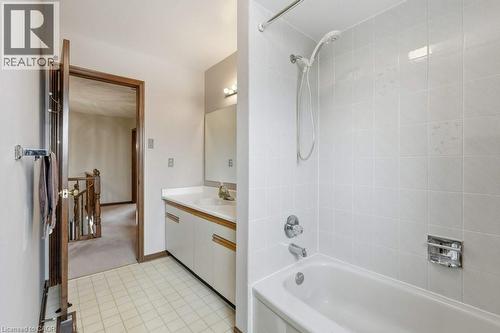 639 Rexford Drive, Hamilton, ON - Indoor Photo Showing Bathroom