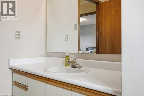 639 Rexford Drive, Hamilton, ON - Indoor Photo Showing Bathroom