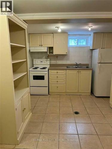 B - 1745 Bathurst Street, Toronto, ON - Indoor Photo Showing Kitchen With Double Sink