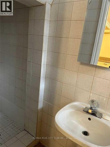 B - 1745 Bathurst Street, Toronto, ON - Indoor Photo Showing Bathroom