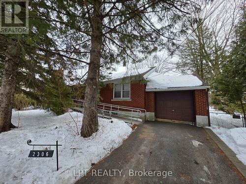 2306 Lawn Avenue, Ottawa, ON - Outdoor