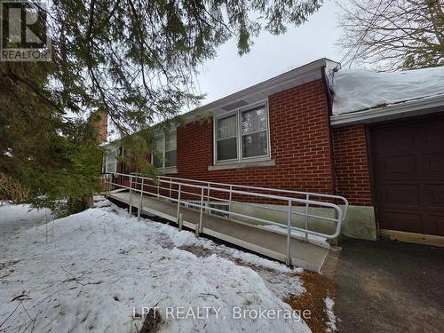 2306 Lawn Avenue, Ottawa, ON - Outdoor