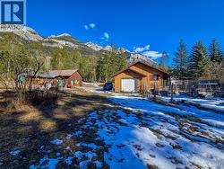 2837 BERREY Road Brisco, BC V0A 1B0
