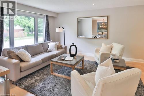 3354 Bristol Drive, Burlington, ON - Indoor Photo Showing Living Room