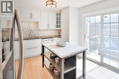 3354 Bristol Drive, Burlington, ON - Indoor Photo Showing Kitchen With Upgraded Kitchen