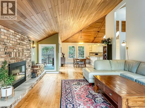 442 Clifton Road N  Kelowna, BC V1V 1H1