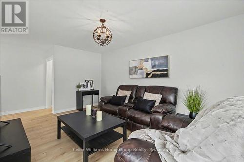 1520 Concession Road, Cambridge, ON - Indoor Photo Showing Living Room