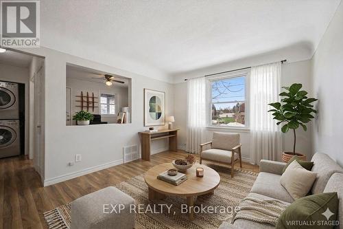 253 Sydney Street S, Kitchener, ON - Indoor Photo Showing Living Room