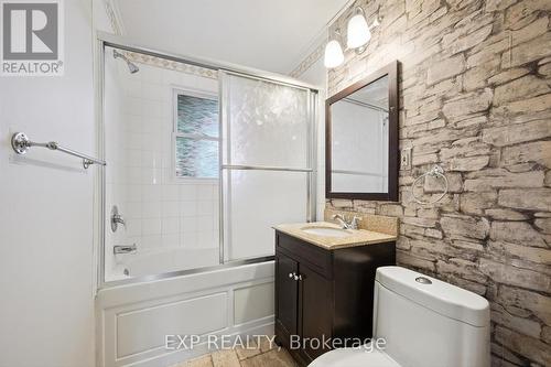 253 Sydney Street S, Kitchener, ON - Indoor Photo Showing Bathroom