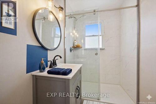 253 Sydney Street S, Kitchener, ON - Indoor Photo Showing Bathroom