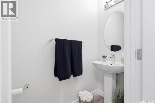 535 Schmeiser Avenue, Saskatoon, SK - Indoor Photo Showing Bathroom