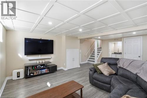 7 Rapallo Drive, Hamilton, ON - Indoor Photo Showing Living Room