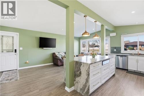 7 Rapallo Drive, Hamilton, ON - Indoor Photo Showing Kitchen