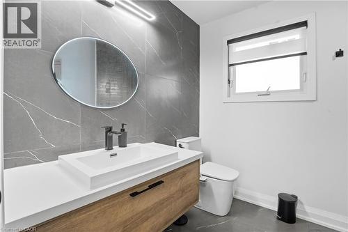 108 Greenshire Drive, Hamilton, ON - Indoor Photo Showing Bathroom
