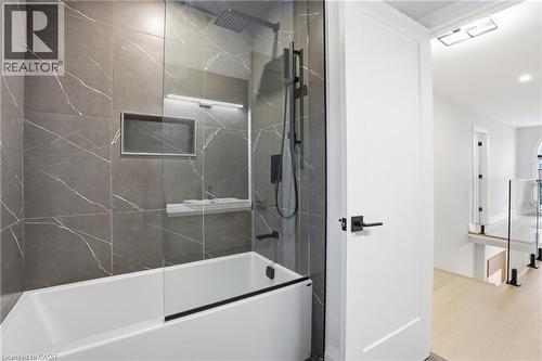 108 Greenshire Drive, Hamilton, ON - Indoor Photo Showing Bathroom