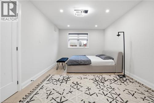108 Greenshire Drive, Hamilton, ON - Indoor Photo Showing Bedroom