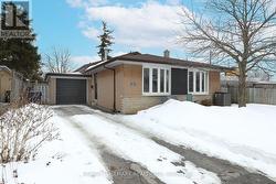 27 SLAN AVENUE  Toronto, ON M1G 3B1