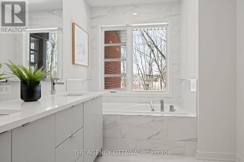 1003 Kitigan Grove, Ottawa, ON - Indoor Photo Showing Bathroom