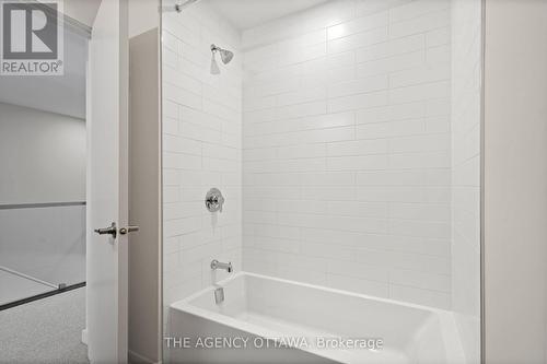 1003 Kitigan Grove, Ottawa, ON - Indoor Photo Showing Bathroom