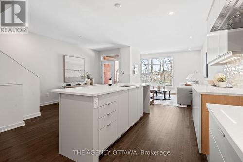 1003 Kitigan Grove, Ottawa, ON - Indoor Photo Showing Kitchen