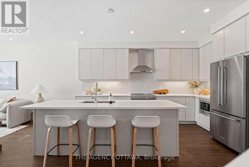 1003 Kitigan Grove, Ottawa, ON - Indoor Photo Showing Kitchen With Upgraded Kitchen