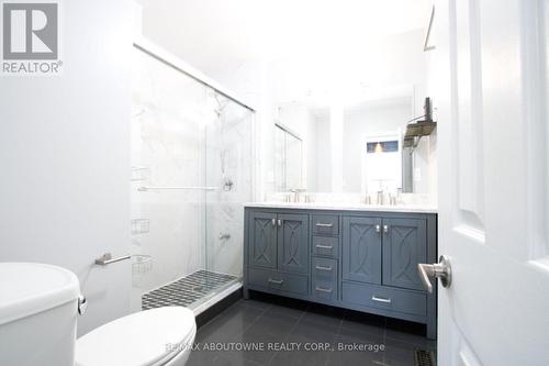 1601 Sandgate Crescent, Mississauga, ON - Indoor Photo Showing Bathroom