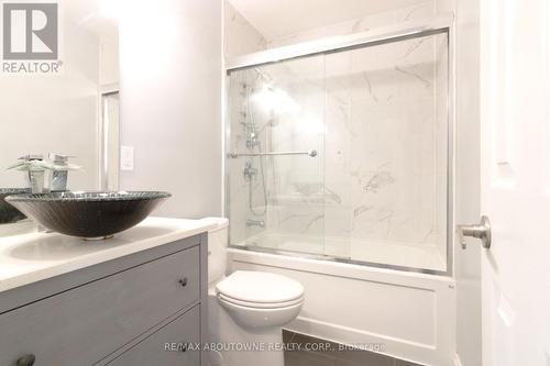 1601 Sandgate Crescent, Mississauga, ON - Indoor Photo Showing Bathroom