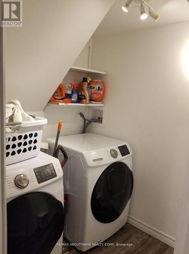 1601 Sandgate Crescent, Mississauga, ON - Indoor Photo Showing Laundry Room