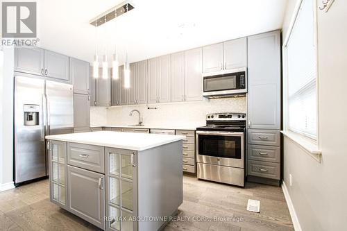1601 Sandgate Crescent, Mississauga, ON - Indoor Photo Showing Kitchen With Stainless Steel Kitchen