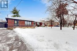 20 KNOX AVENUE  Toronto, ON M9L 2M3