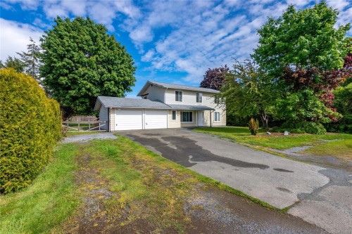 164 Crawford Rd, Campbell River, BC - Outdoor With Facade