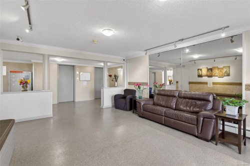 323-3225 Eldon Pl, Saanich, BC - Indoor