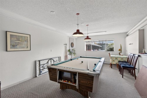 323-3225 Eldon Pl, Saanich, BC - Indoor Photo Showing Other Room