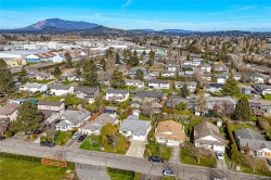 2130 Jahn Pl  Sidney, BC V8L 5B9