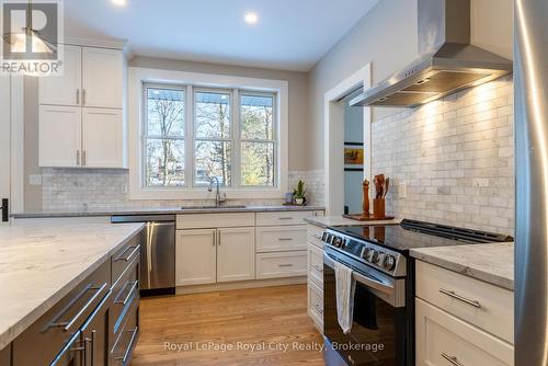 255 Normandy Avenue, Waterloo, ON - Indoor Photo Showing Kitchen With Upgraded Kitchen