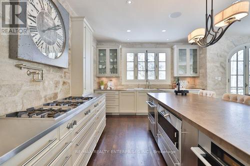 1093 Algonquin Drive, Mississauga, ON - Indoor Photo Showing Kitchen With Upgraded Kitchen