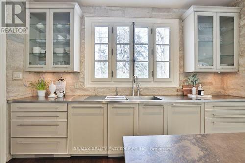 1093 Algonquin Drive, Mississauga, ON - Indoor Photo Showing Kitchen