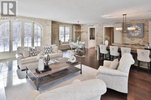 1093 Algonquin Drive, Mississauga, ON - Indoor Photo Showing Living Room