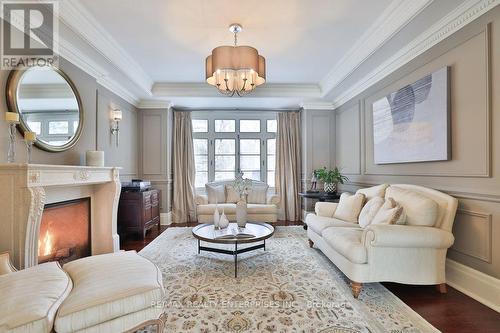 1093 Algonquin Drive, Mississauga, ON - Indoor Photo Showing Living Room With Fireplace