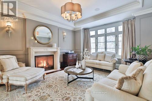 1093 Algonquin Drive, Mississauga, ON - Indoor Photo Showing Living Room With Fireplace