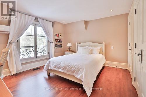1093 Algonquin Drive, Mississauga, ON - Indoor Photo Showing Bedroom