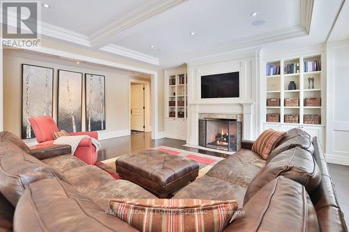 1093 Algonquin Drive, Mississauga, ON - Indoor Photo Showing Living Room With Fireplace