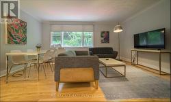 APT 8 - 230 SOUTH KINGSWAY  Toronto, ON M6S 3T9