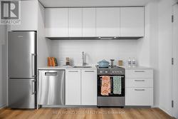 2211 - 101 ROEHAMPTON AVENUE  Toronto, ON M4P 2W2