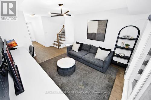 1367 Gull Crossing, Pickering, ON - Indoor Photo Showing Living Room