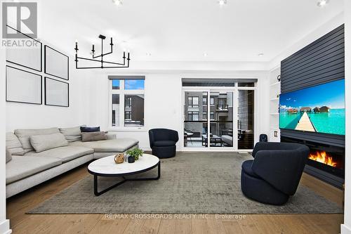1367 Gull Crossing, Pickering, ON - Indoor Photo Showing Living Room
