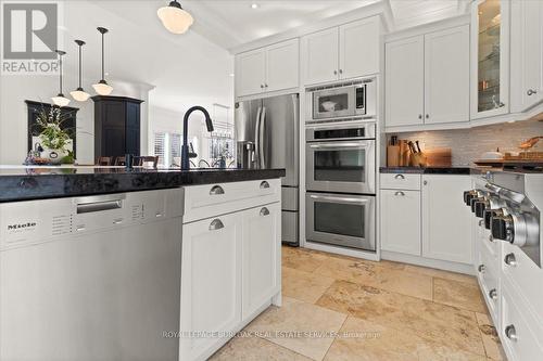 4263 Millcroft Park Drive, Burlington, ON - Indoor Photo Showing Kitchen With Upgraded Kitchen